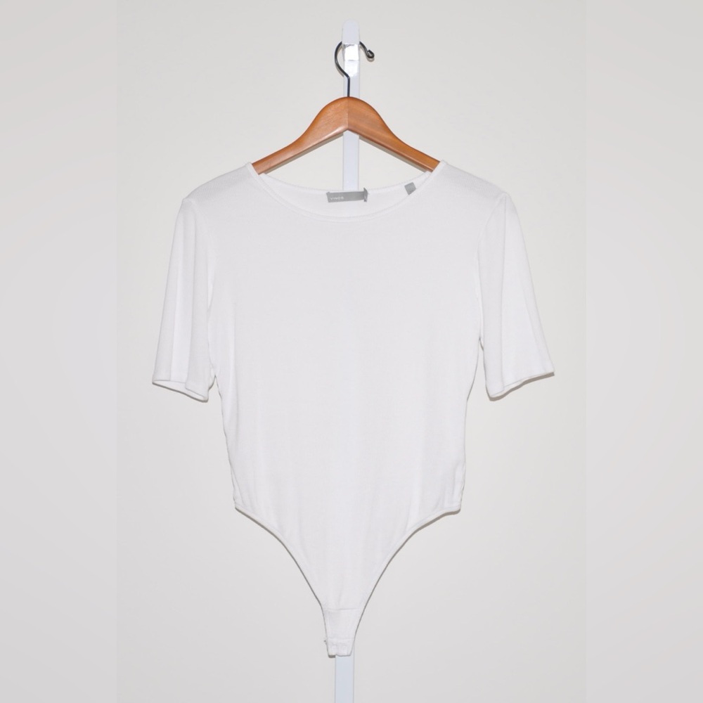 Vince White Ribbed Knit Elbow Length Sleeve Body Suit Size Medium MSRP $159